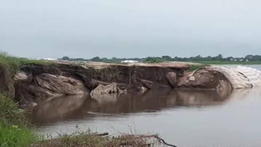 Colapsó el espolón del kilómetro 2.1 de la vía Salamina - El Piñón