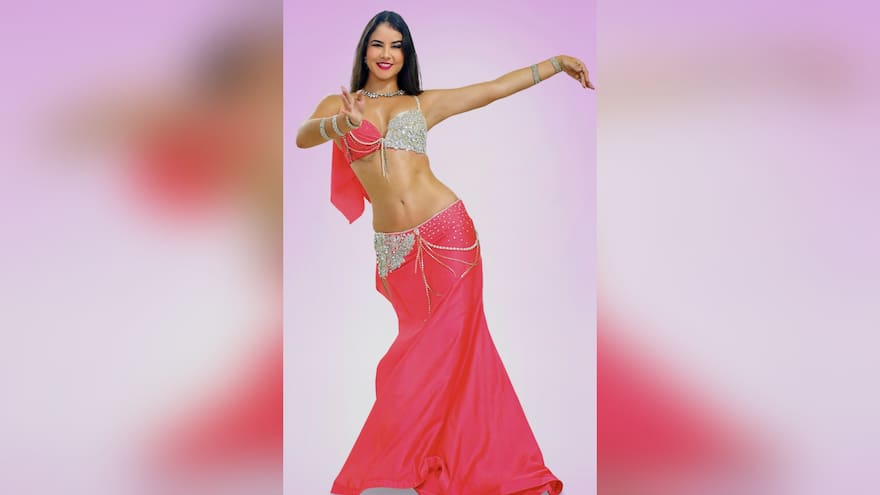 Danzas árabes: una práctica que explora la feminidad y fortalece el cuerpo