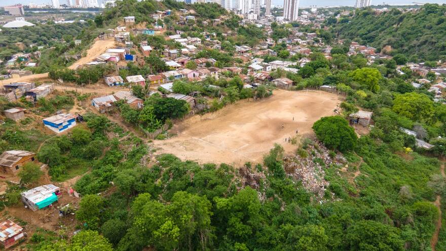 Realizan jornada de erradicación de basurero en La Popa
