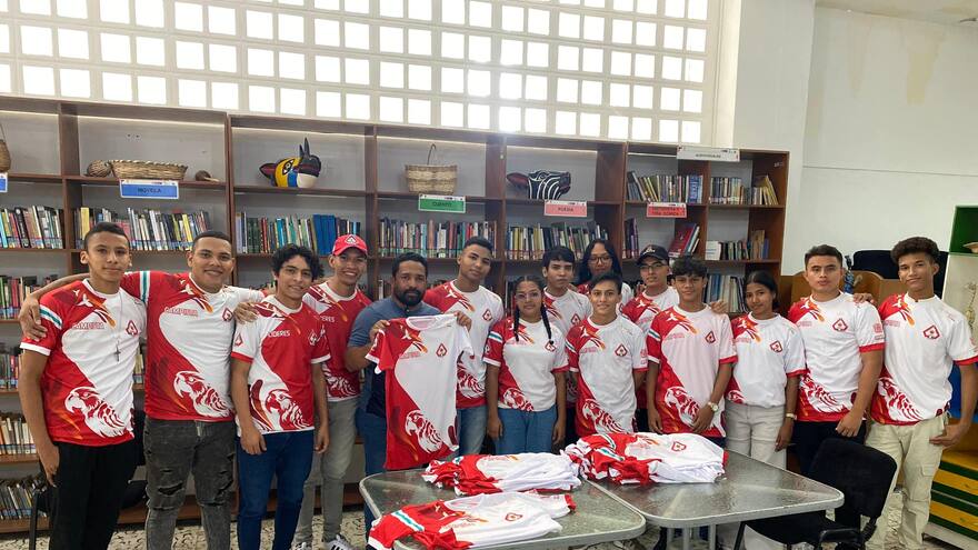 Alcaldía de Galapa entrega dotación deportiva a 75 jóvenes del municipio