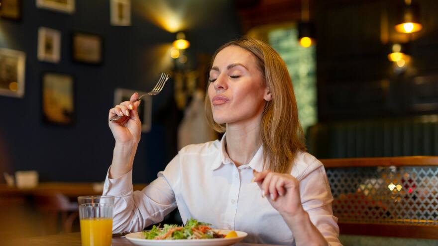 Comer muy rápido puede ser dañino para la salud, ¿por qué?