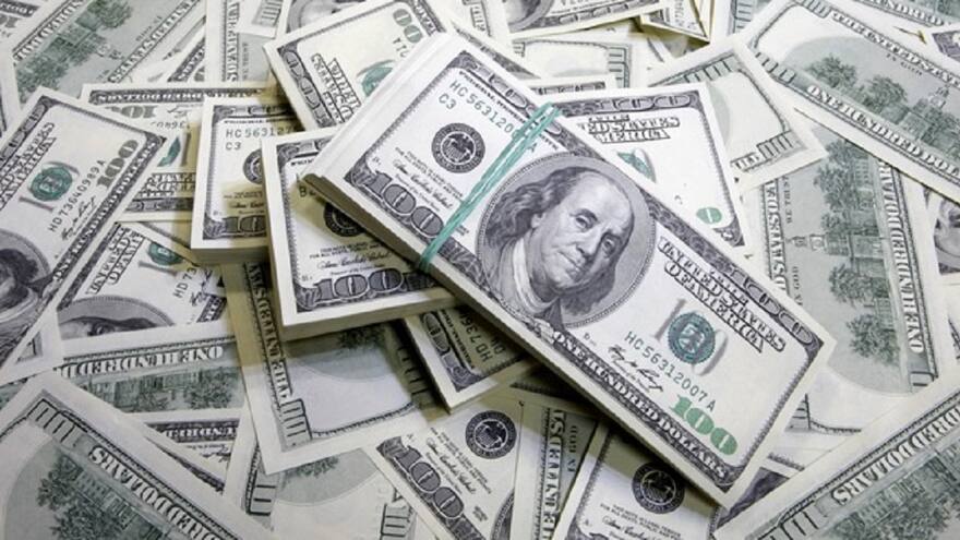El dólar sigue por encima de los $4.000