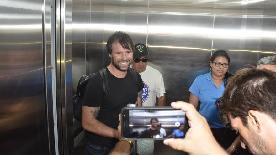 Cavenaghi llegó sonriente