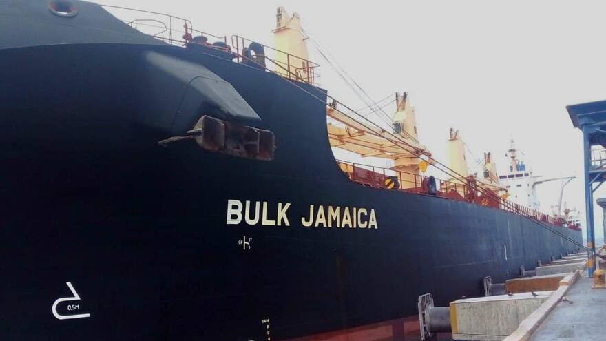Arribó a Santa Marta el mayor buque granelero del país