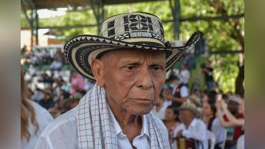 Fallece Adolfo Pacheco: el mundo vallenato le dice adiós al juglar de la hamaca grande