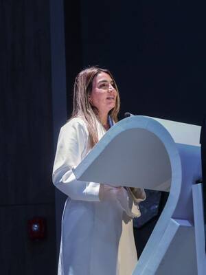 Puerco pollero no pierde el vicio