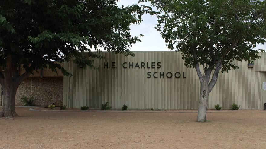 Una escuela en Texas, Estados Unidos, prohibió a sus estudiantes usar ropa negra por esta razón