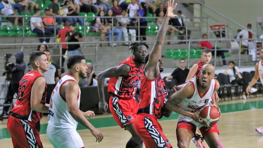 Titanes 78, Punto Rojo 52: debut victorioso y relajado