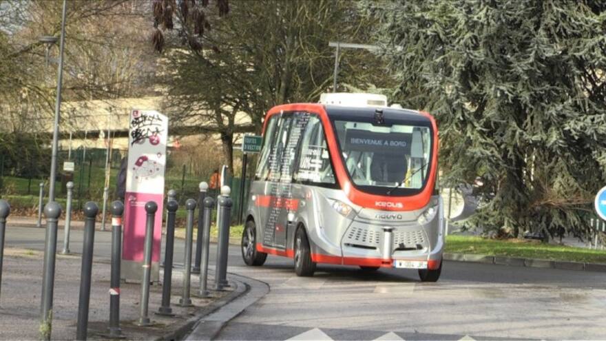 Así se desplaza el primer bus “sin conductor” en Francia