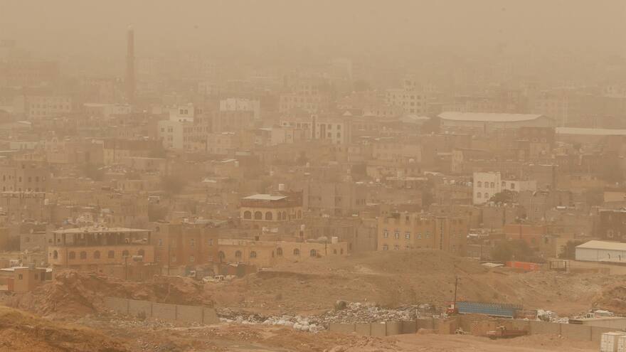 Tormenta de arena cubre la capital Saná, en Yemen