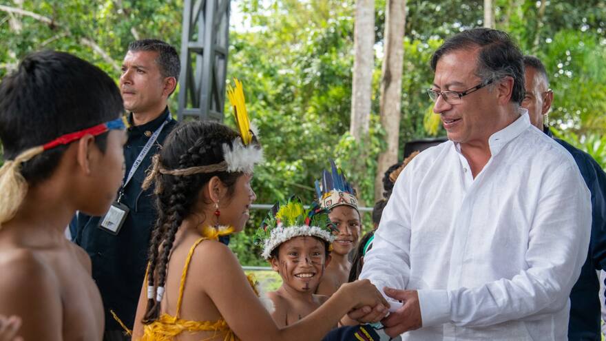 Petro plantea que asociaciones de padres manejen alimentación escolar