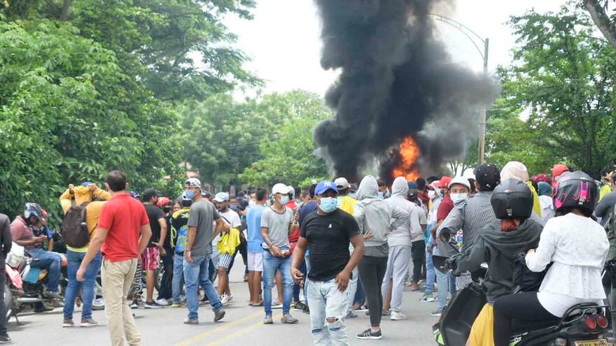 Queman y derriban las cámaras de fotomultas en Corozal, Sucre