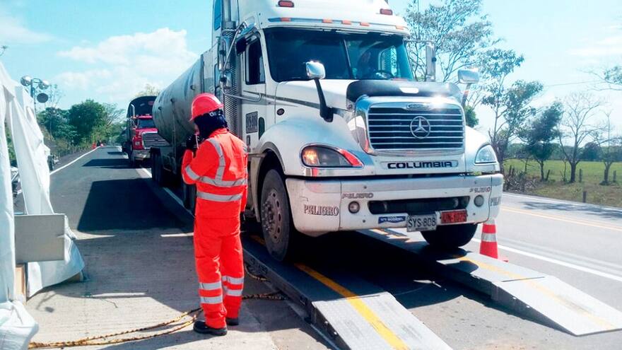 Investigan irregularidades en control del sobrepeso de camiones en las vías