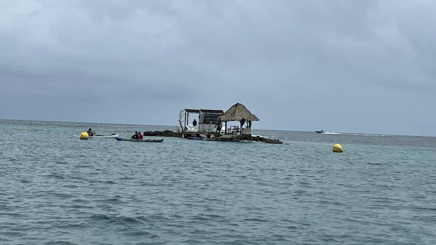 En Islas del Rosario construyeron bar sobre un coral: Dimar