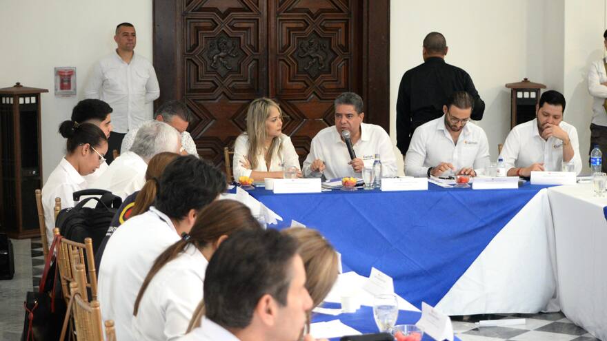 Contralor pide al Congreso corregir el desfinanciamiento de $12 billones