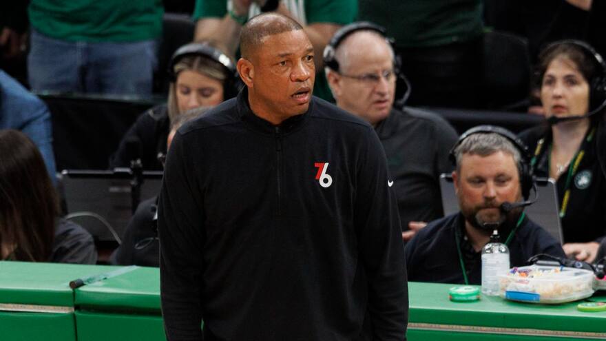 Los Philadelphia 76ers terminan su vínculo con Doc Rivers