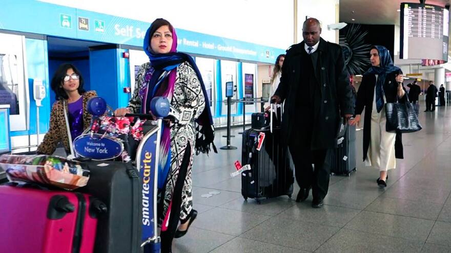 Corte da aval transitorio a decreto migratorio de Trump