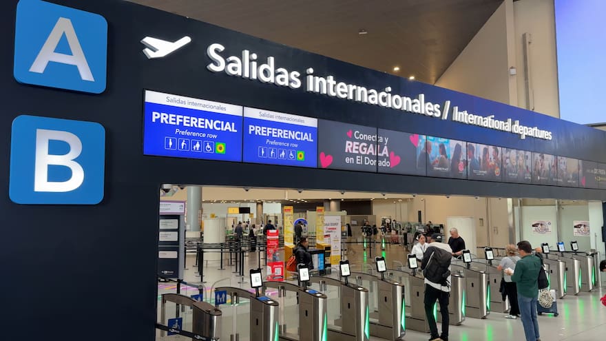 Aeropuerto El Dorado retoma operaciones tras cierre por densa neblina
