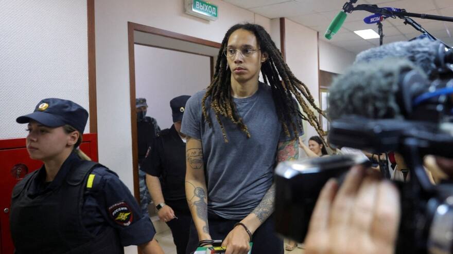 Rusia y Estados Unidos intercambiaron prisioneros: la deportista Brittney Griner regresa a su país