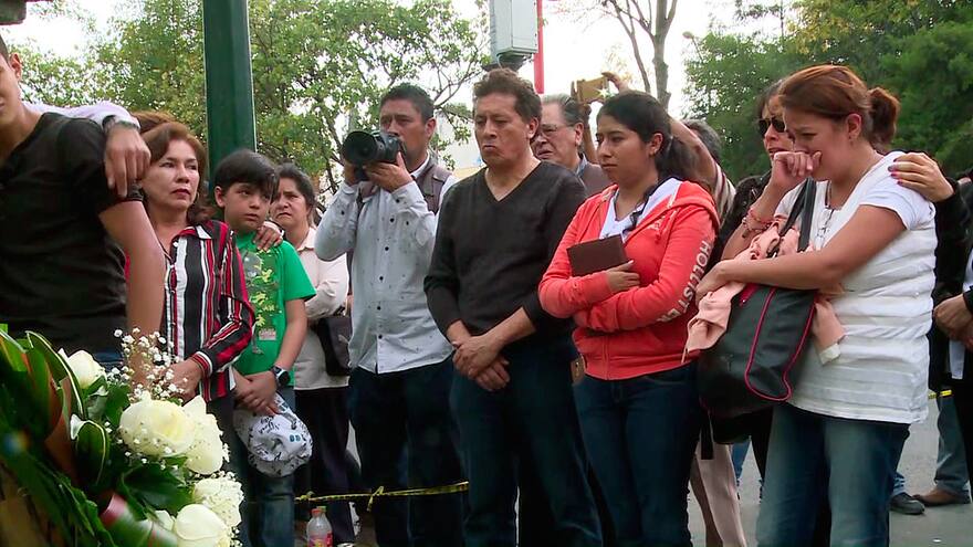 México llora a niños muertos en escuela colapsada