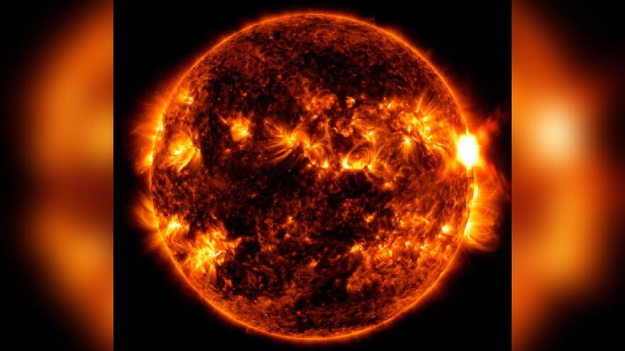 La NASA capta una fuerte erupción solar