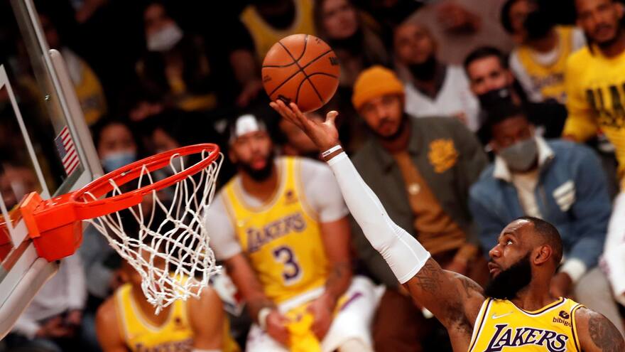 LeBron James se convirtió en el máximo anotador en la historia de la NBA