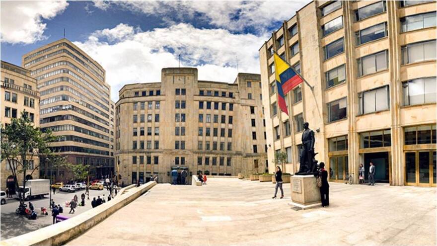 Contrato con ETB se firmaría en diciembre tras polémica de Centros Poblados