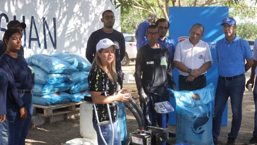 Entregan insumos en la Unidad Productiva Acuícola de Suan