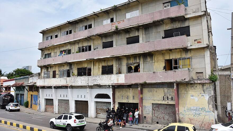 Desalojan a 25 familias del edificio ‘Mainero’, en Getsemaní, por amenaza de desplome
