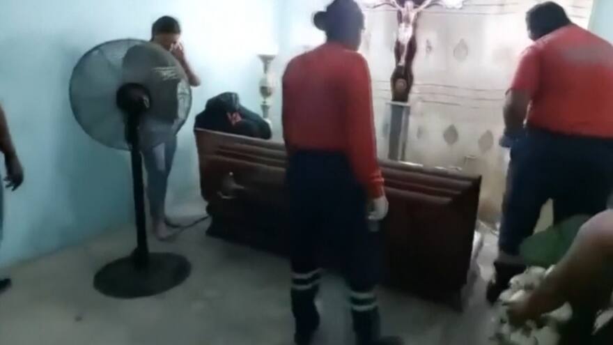 Video: Mujer que había sido declarada muerta despertó durante su velorio