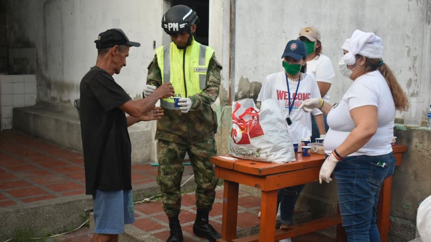 Alcaldía Distrital y Ejército Nacional se unen para brindar un día diferentes a los habitantes de calle en Barranquilla
