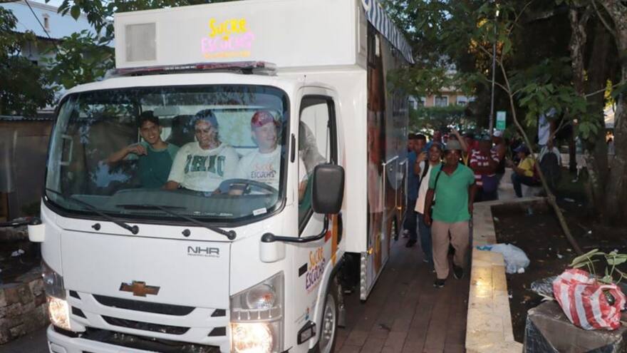 Entregan en Sincelejo dos unidades móviles de ‘Sucre Escucha’