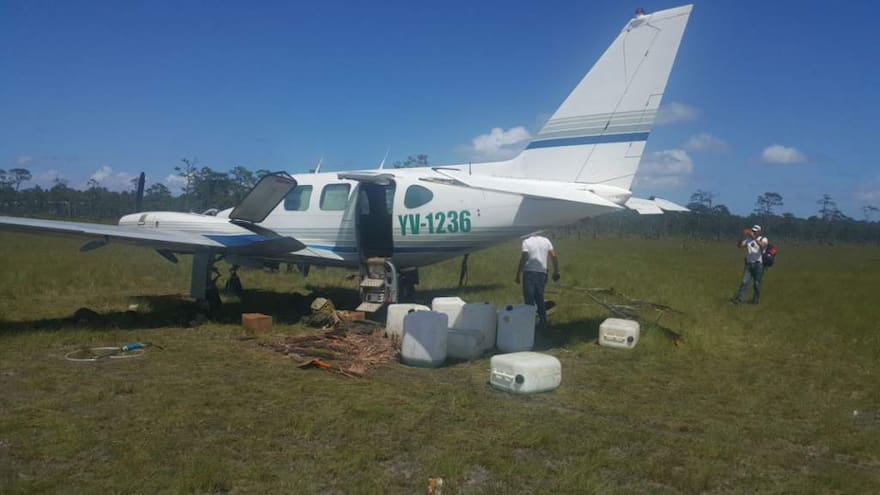 Incautan narcoavioneta en Honduras y arrestan colombiano