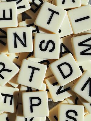 Mayúsculas, Nadaísmo | Columna de Enrique Dávila