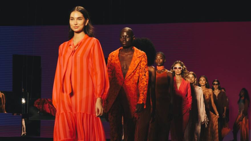 Siluetas fluidas y colores sólidos, las tendencias en Colombiamoda