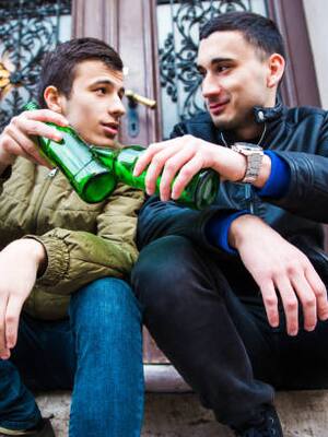 La adolescencia y el alcohol | Columna de Johanna Zuccardi