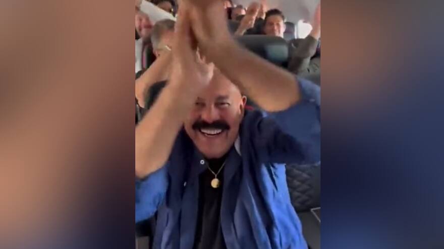 Avianca hizo homenaje en pleno vuelo a Rubén Blades, Óscar de León y más, en el vuelo de las estrellas de la salsa