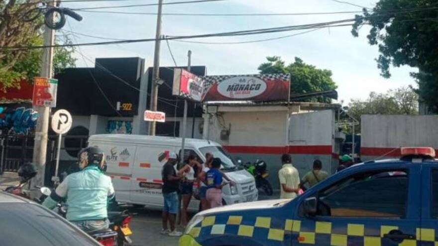 Sicarios asesinan a hombre y mujer en un lavadero de carros