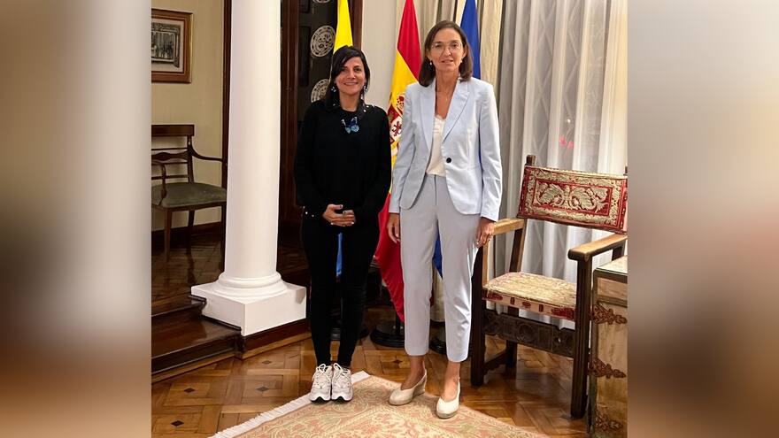 Ministra de Minas Irene Vélez recibió en tenis a ministra de Turismo de España