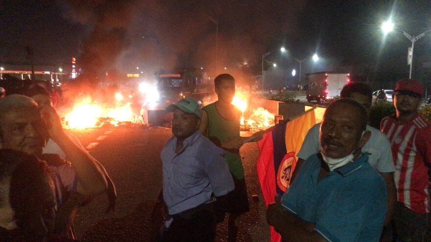 Este viernes, habitantes del Pueblito y la Paz bloqueron vías para protestar por falta de energía