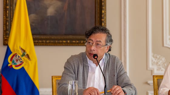 Gustavo Petro pide disculpas públicas a periodistas por llamarlas “muñecas de la mafia”