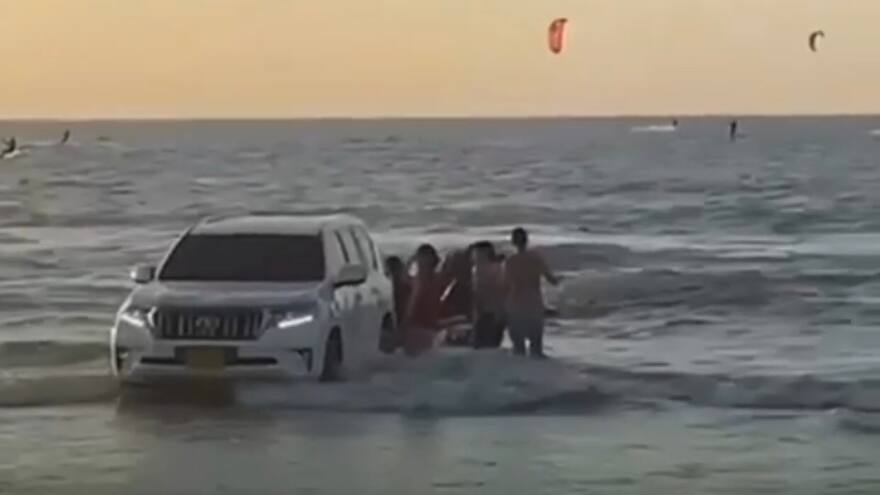 Cartagena: Meten camioneta en playa de La Boquilla