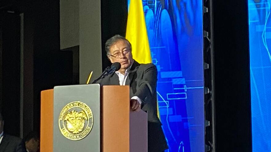 Apostarle a la producción es la mejor opción para mejorar la economía: Petro