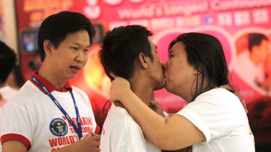 ¿Por qué el 13 de abril es el Día Internacional del Beso? Tiene que ver con un hecho de 2013