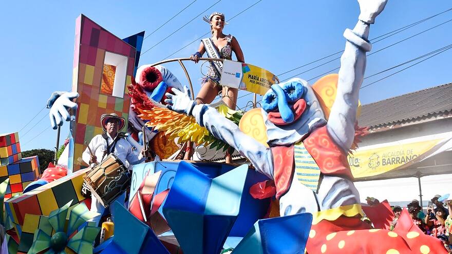 Carrozas: el derroche de colorido y tradición que ‘inundó’ el Cumbiódromo