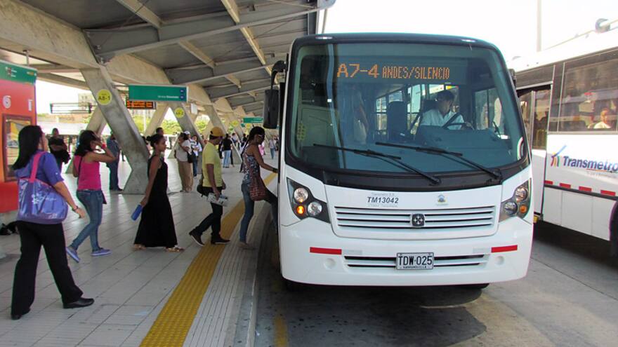 Transmetro aumenta número de buses los sábados en dos rutas