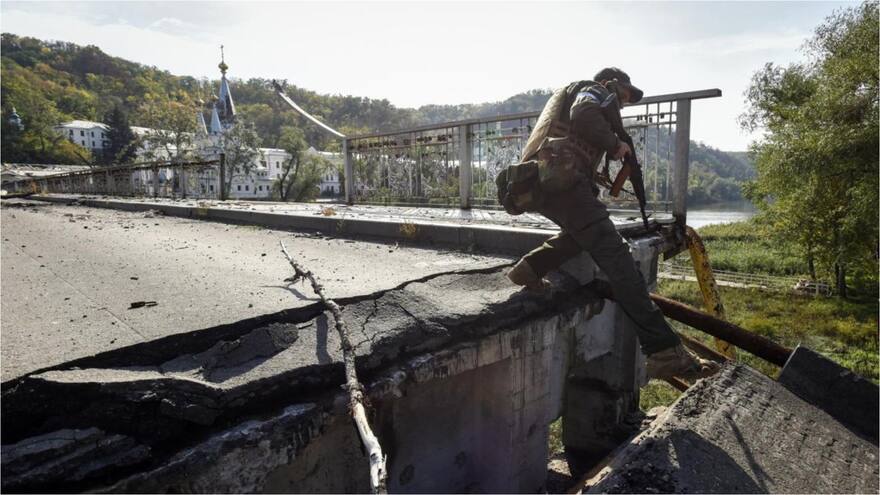 Alrededor de 600 cuerpos fueron exhumados en Jarkov, Ucrania