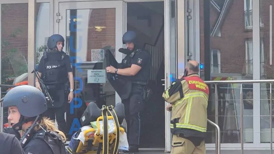 Profesor resultó herido de gravedad tras ser atacado a cuchillo por alumnos