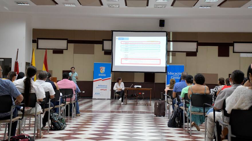 Socializan acciones para fortalecer la educación básica