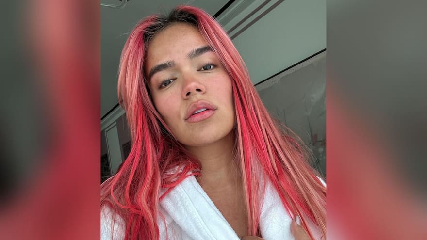 'Es una falta de respeto': Karol G por retoque a su foto en portada de revista
